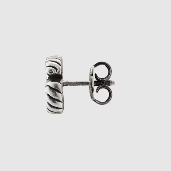 Gucci Earrings
Emblematic monogram in a twisted,torchon sterling silver design. - Picture 4 of 13